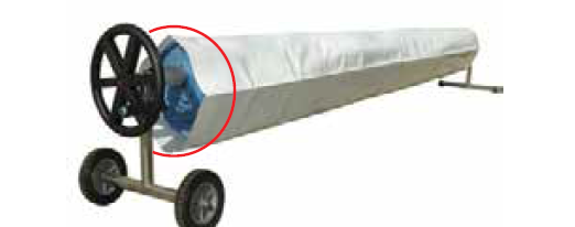 Protección para rodillos de cubierta de piscina.